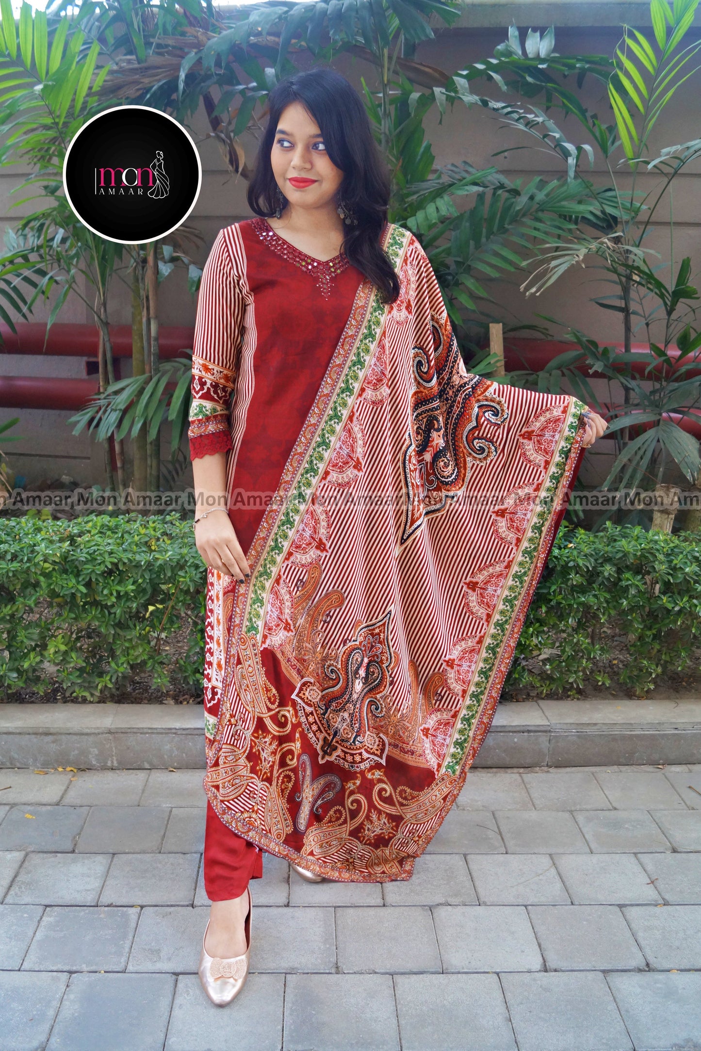 Mirrored Grace-Pakistani Style Kurti Set
