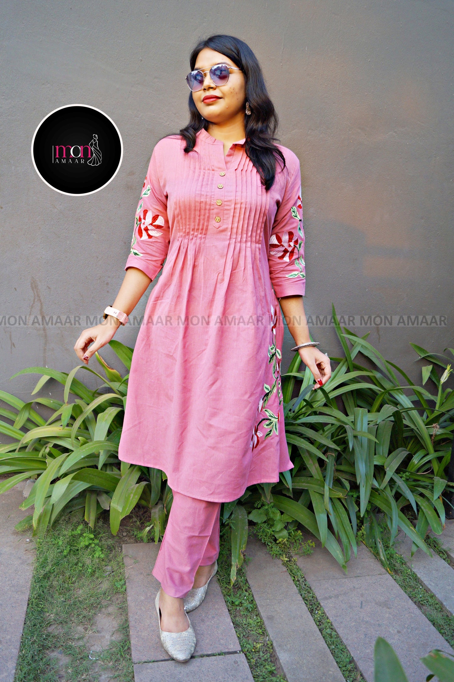 Diva In You- Embroidered kurti set