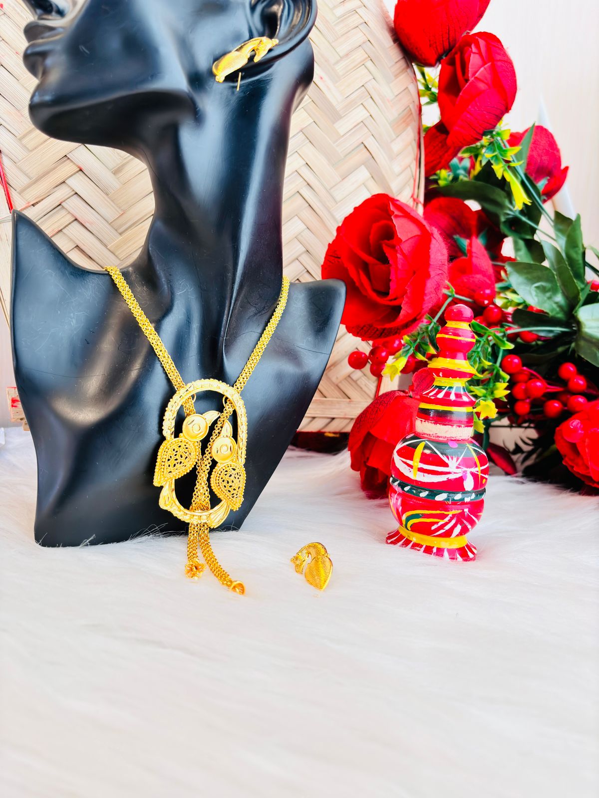Golden Twin Birds (Gold Plated Rich Necklace Set)
