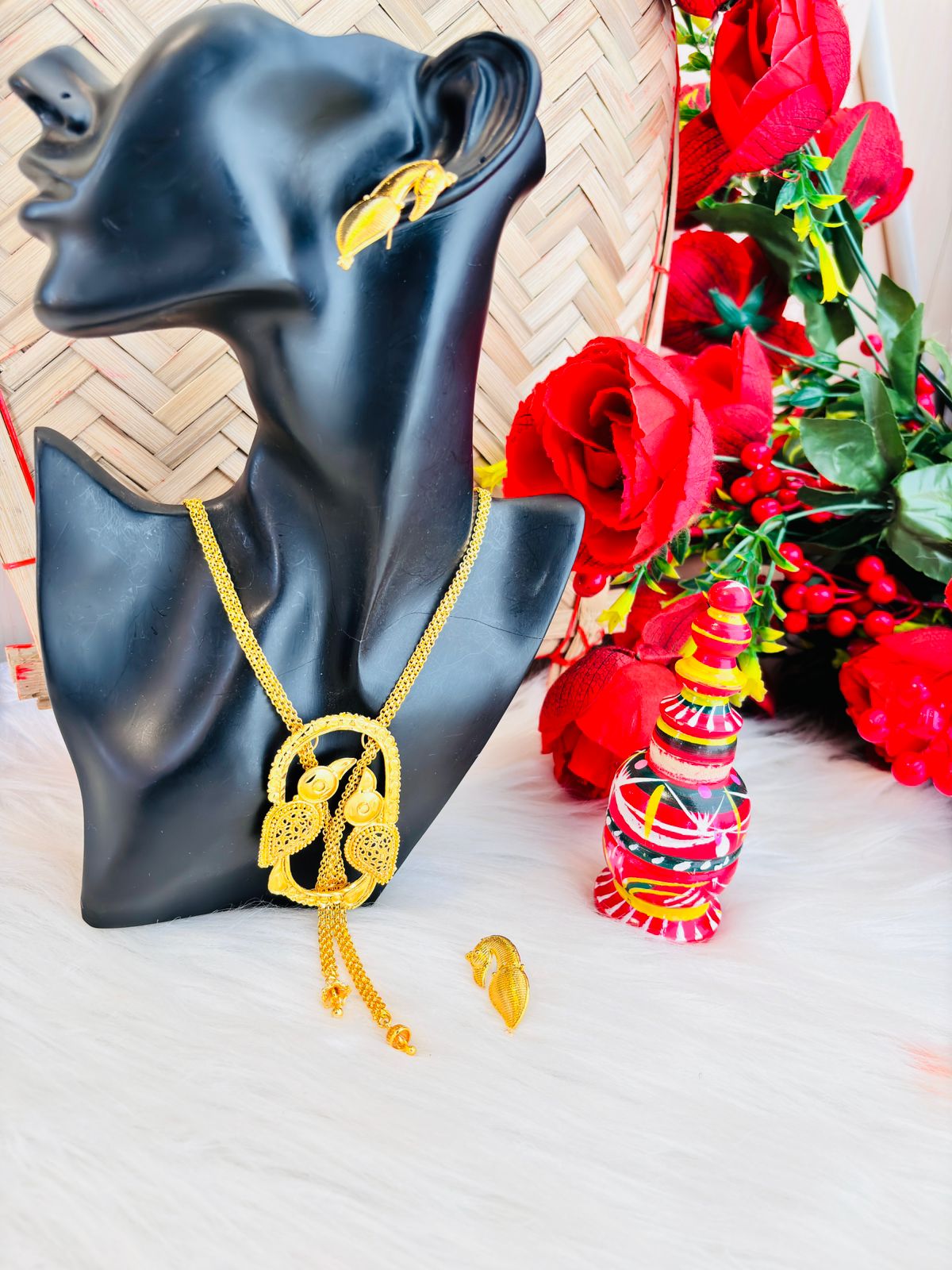 Golden Twin Birds (Gold Plated Rich Necklace Set)