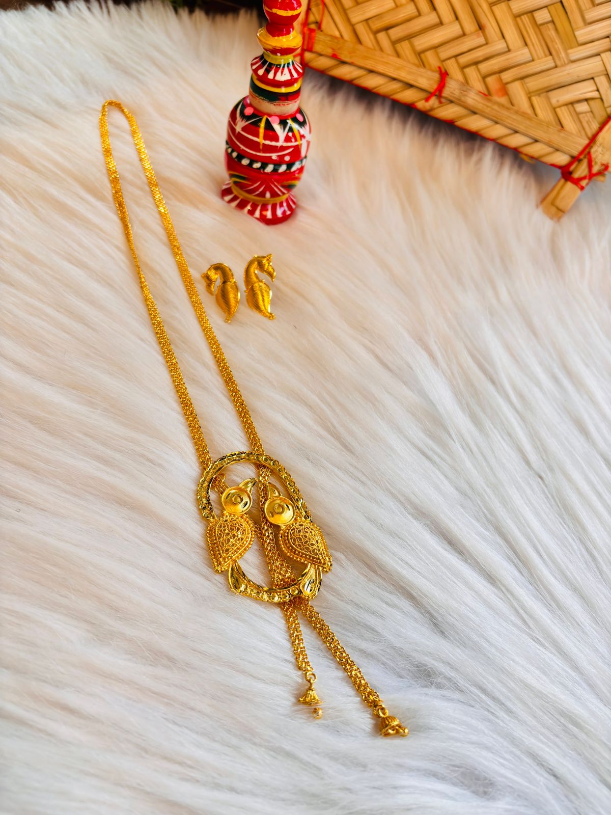 Golden Twin Birds (Gold Plated Rich Necklace Set)