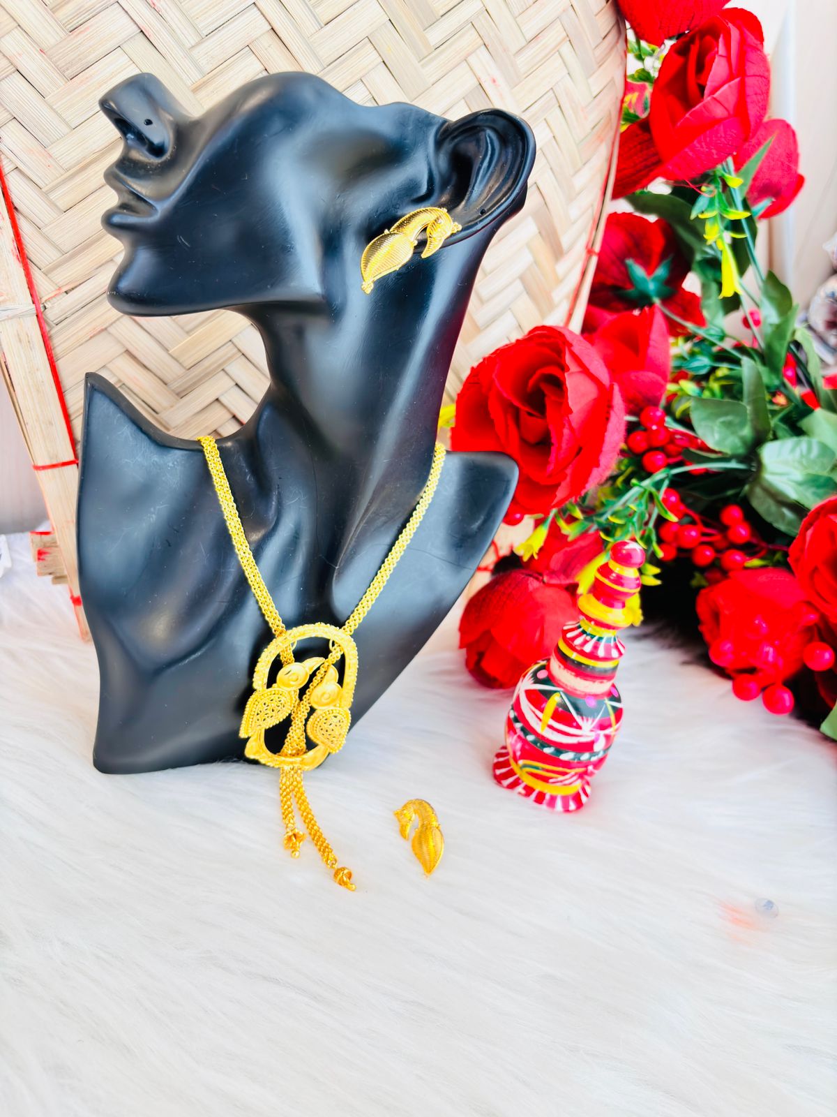 Golden Twin Birds (Gold Plated Rich Necklace Set)