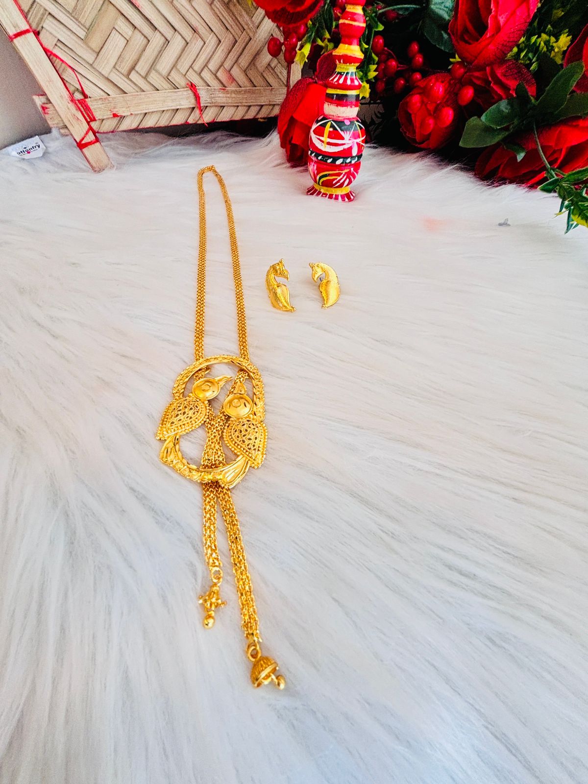 Golden Twin Birds (Gold Plated Rich Necklace Set)