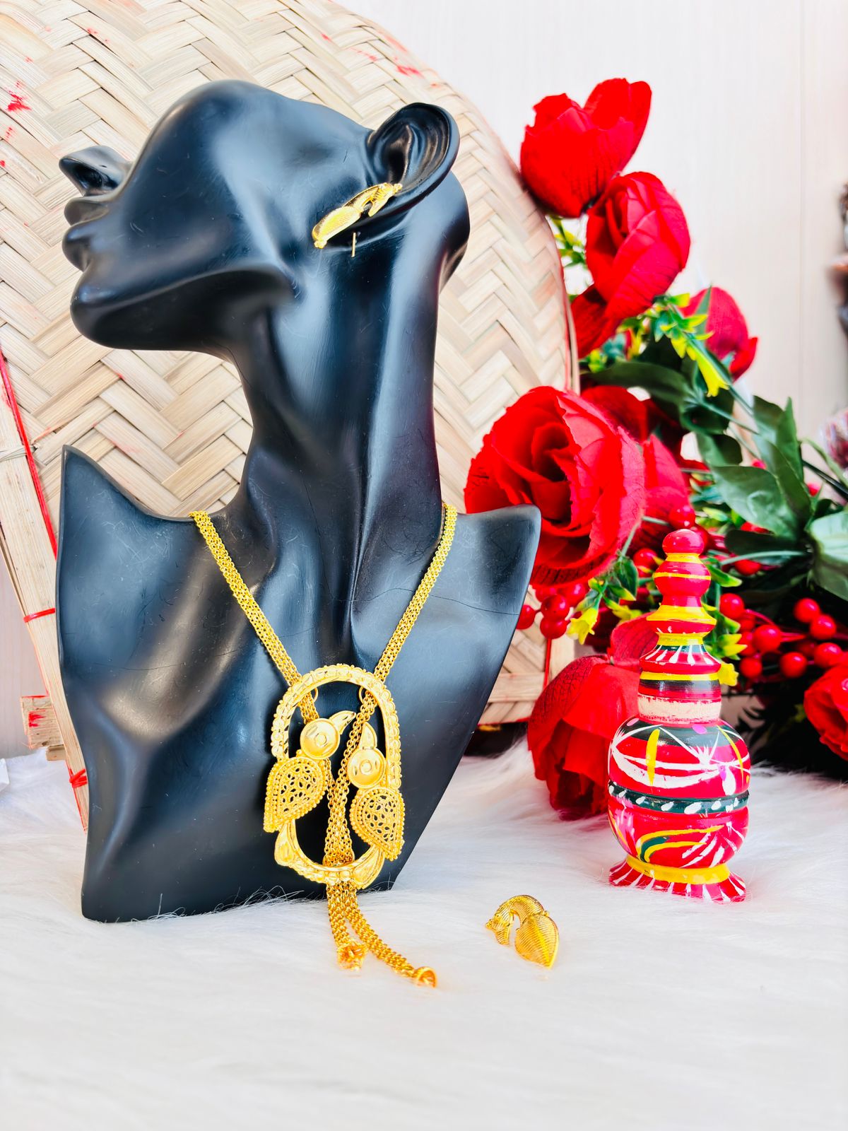 Golden Twin Birds (Gold Plated Rich Necklace Set)