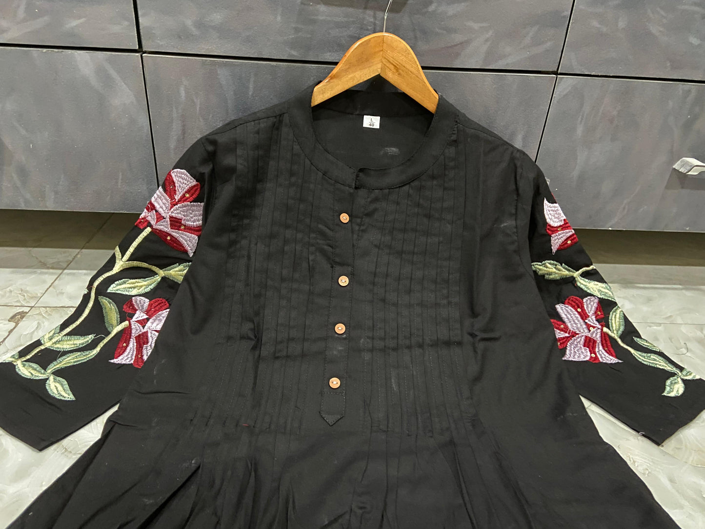 Dazzling Diva- Embroidered kurti set