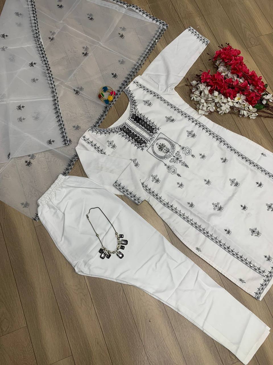 Savoir-Faire (Party Wear Suit Set)