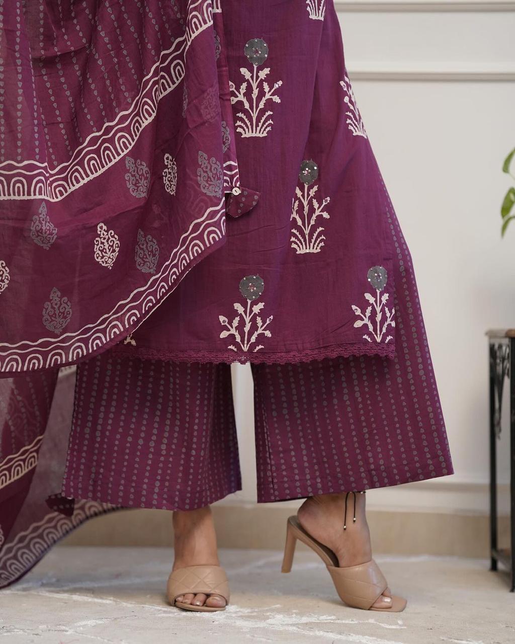 Chemistry Of Fondness Cotton Kurti Set