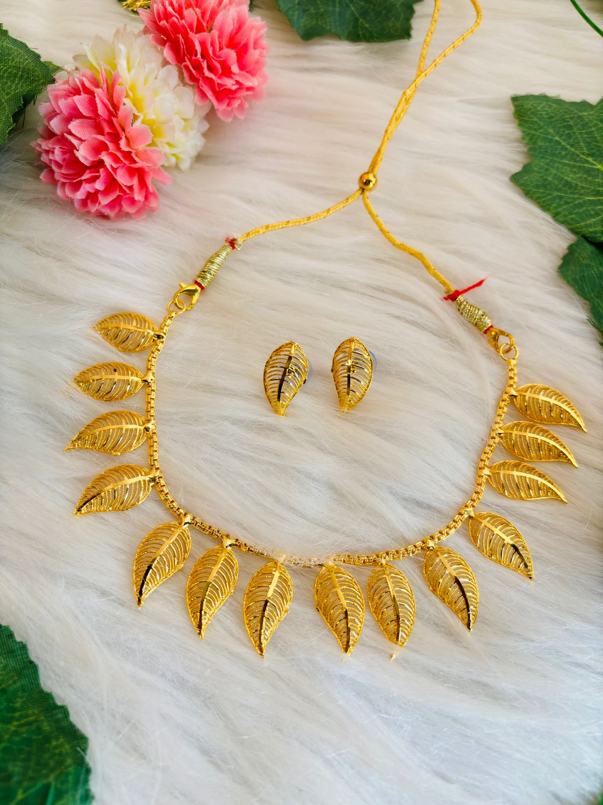 Leaf Design Traditional Gold Plated Set