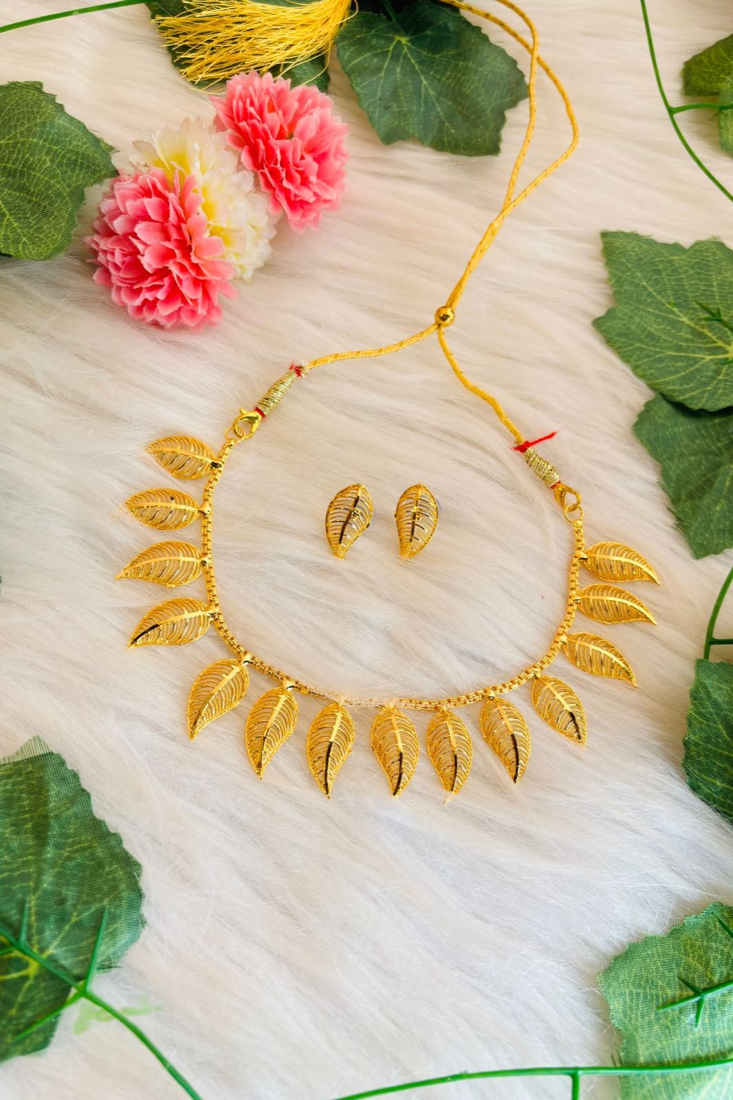 Leaf Design Traditional Gold Plated Set