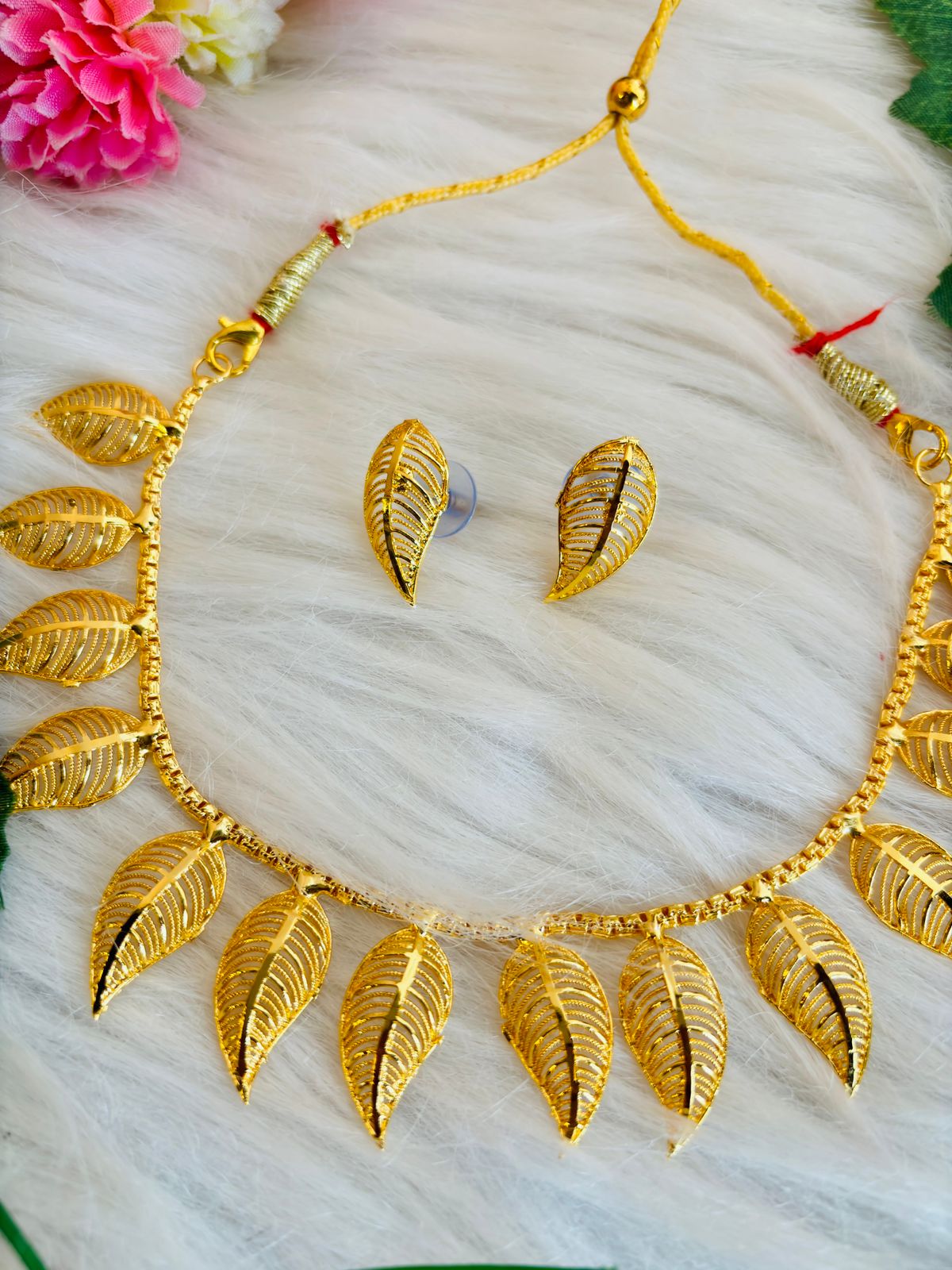 Leaf Design Traditional Gold Plated Set