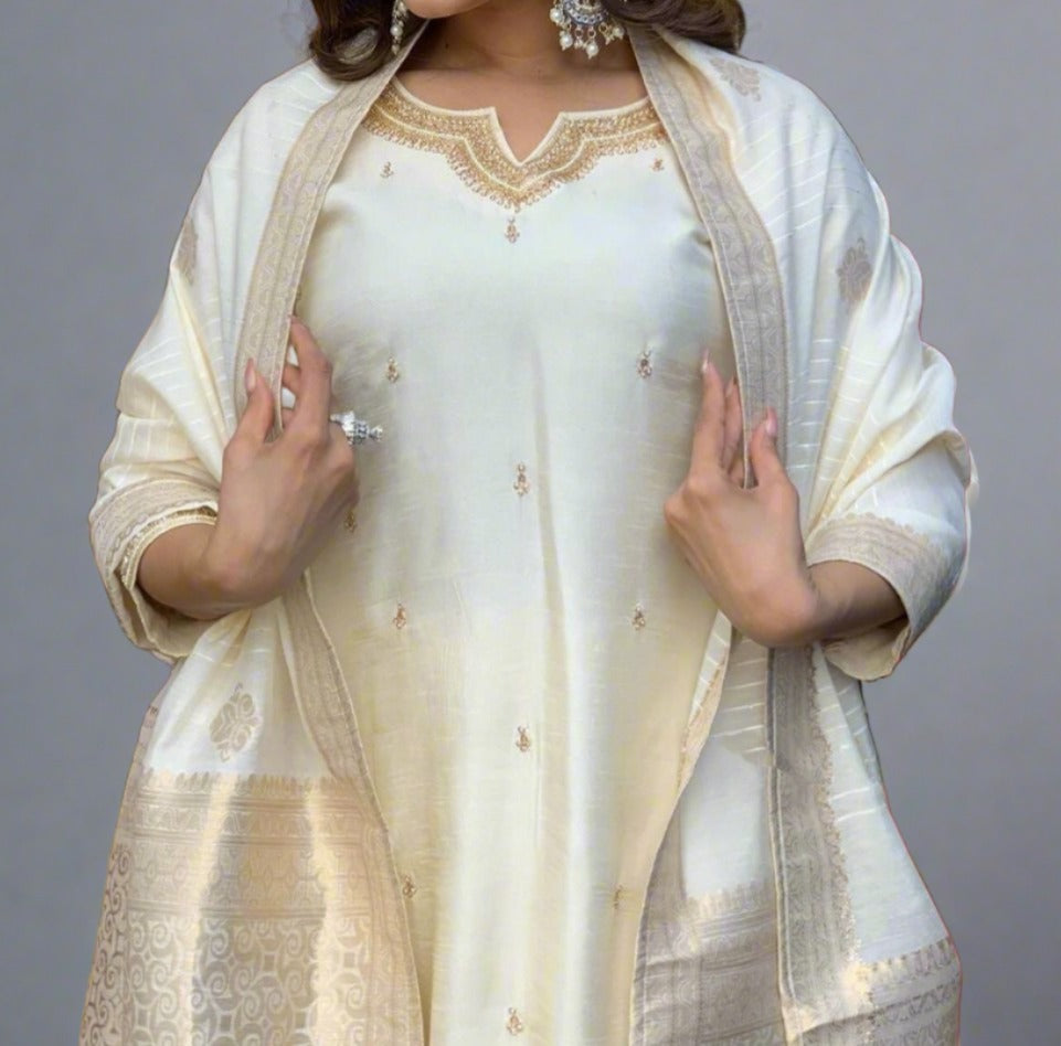 Queen To Win Silk Kurti Set