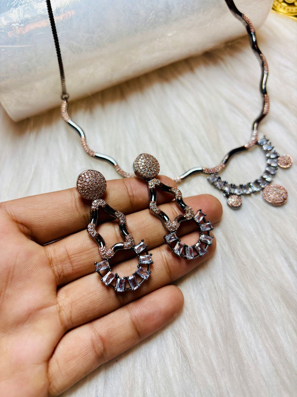 Mon Amaar – Modern Glittering Fancy Necklace Set