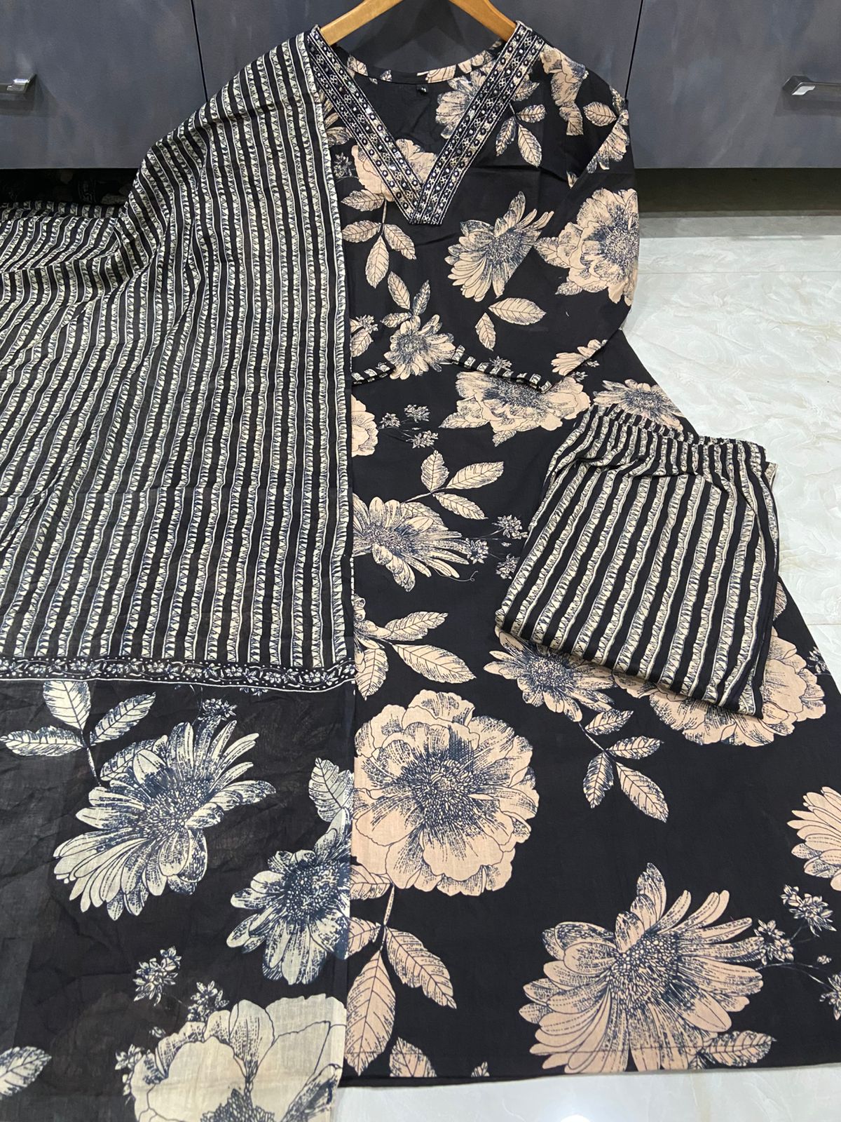 Neeli Baadal Cotton Kurti Set