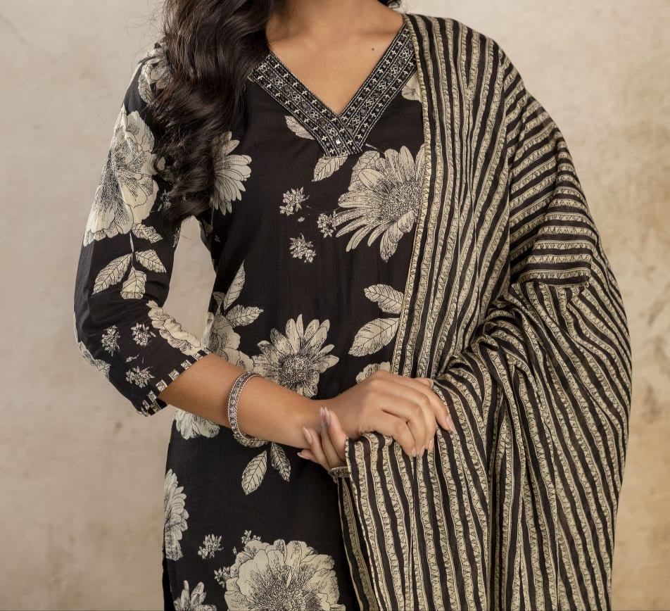 Neeli Baadal Cotton Kurti Set