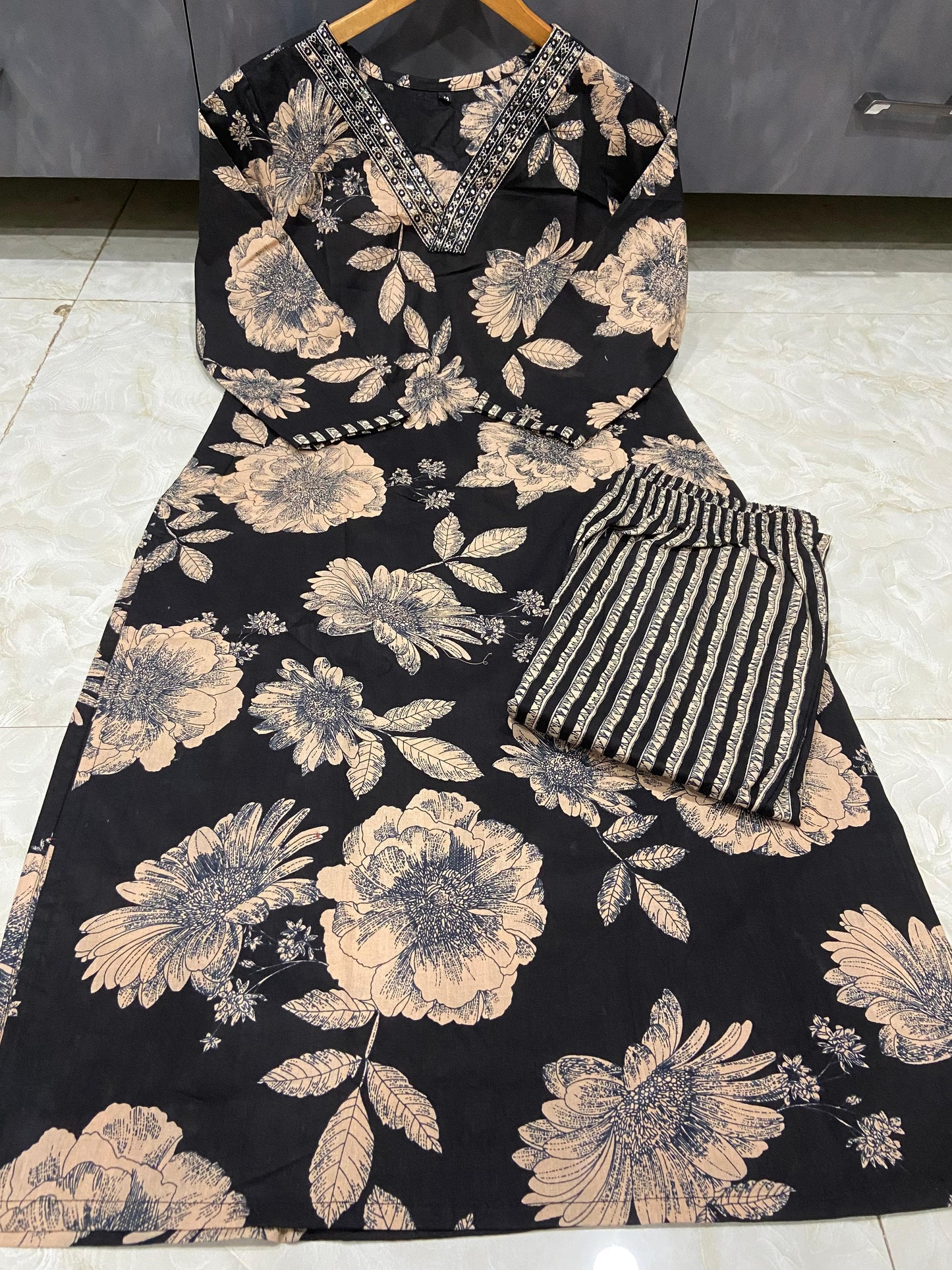 Neeli Baadal Cotton Kurti Set