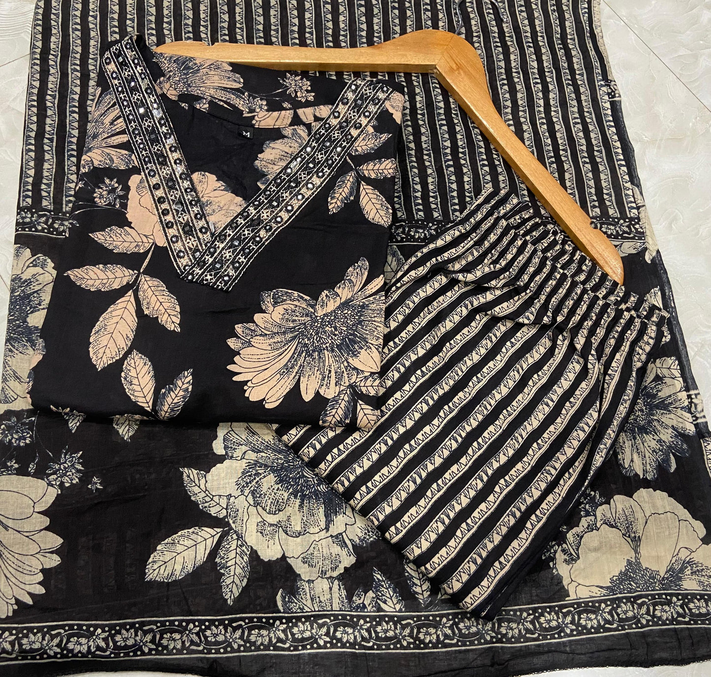 Neeli Baadal Cotton Kurti Set