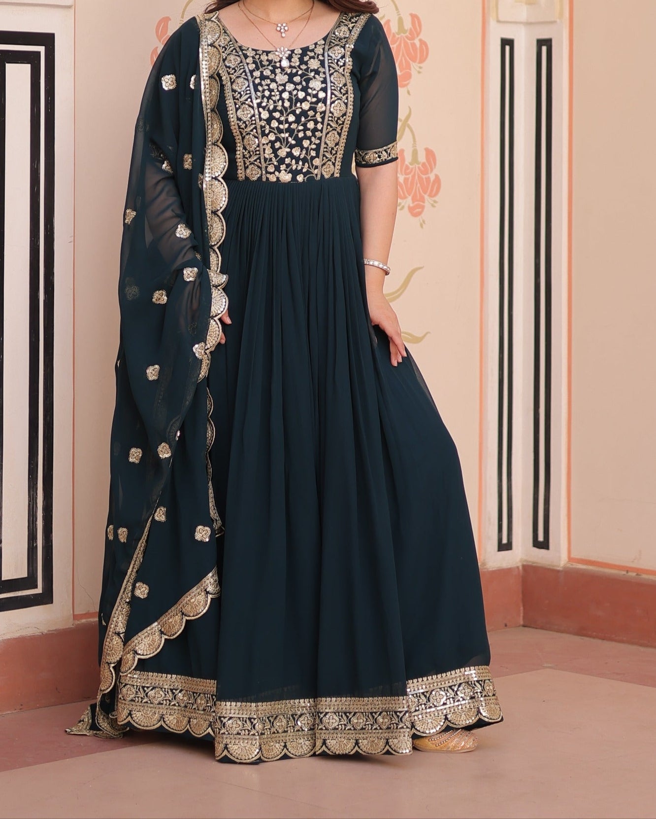 Illume Essence Fancy Silk Gown Set