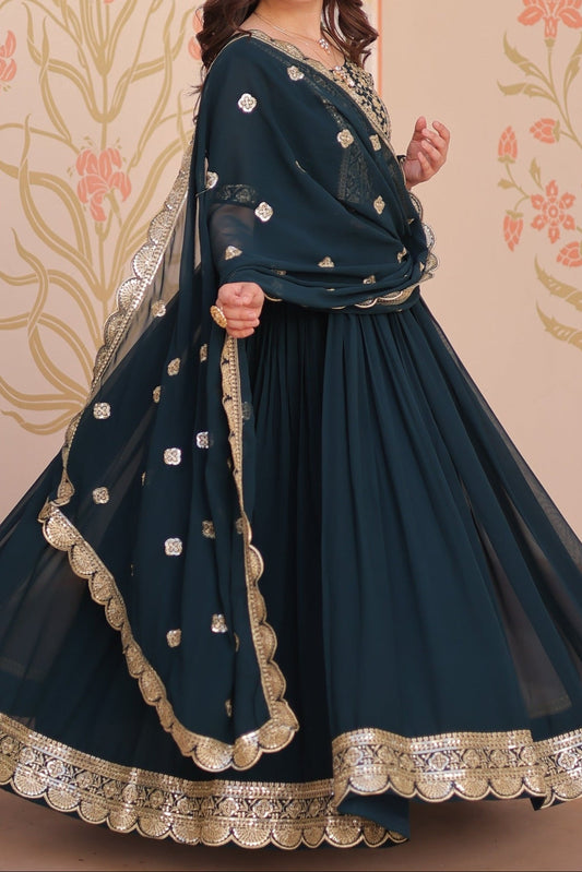 Illume Essence Fancy Silk Gown Set