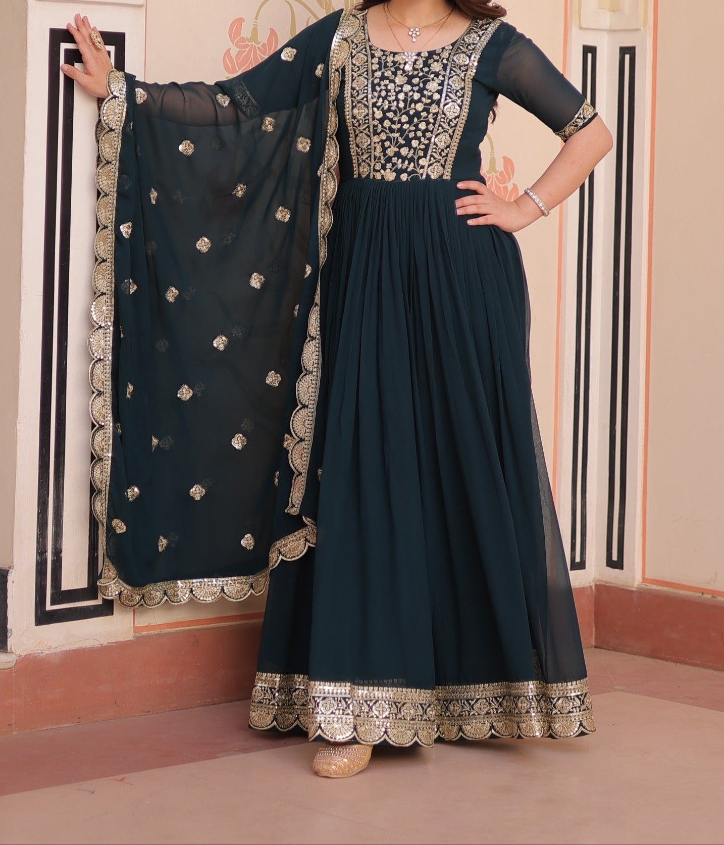 Illume Essence Fancy Silk Gown Set