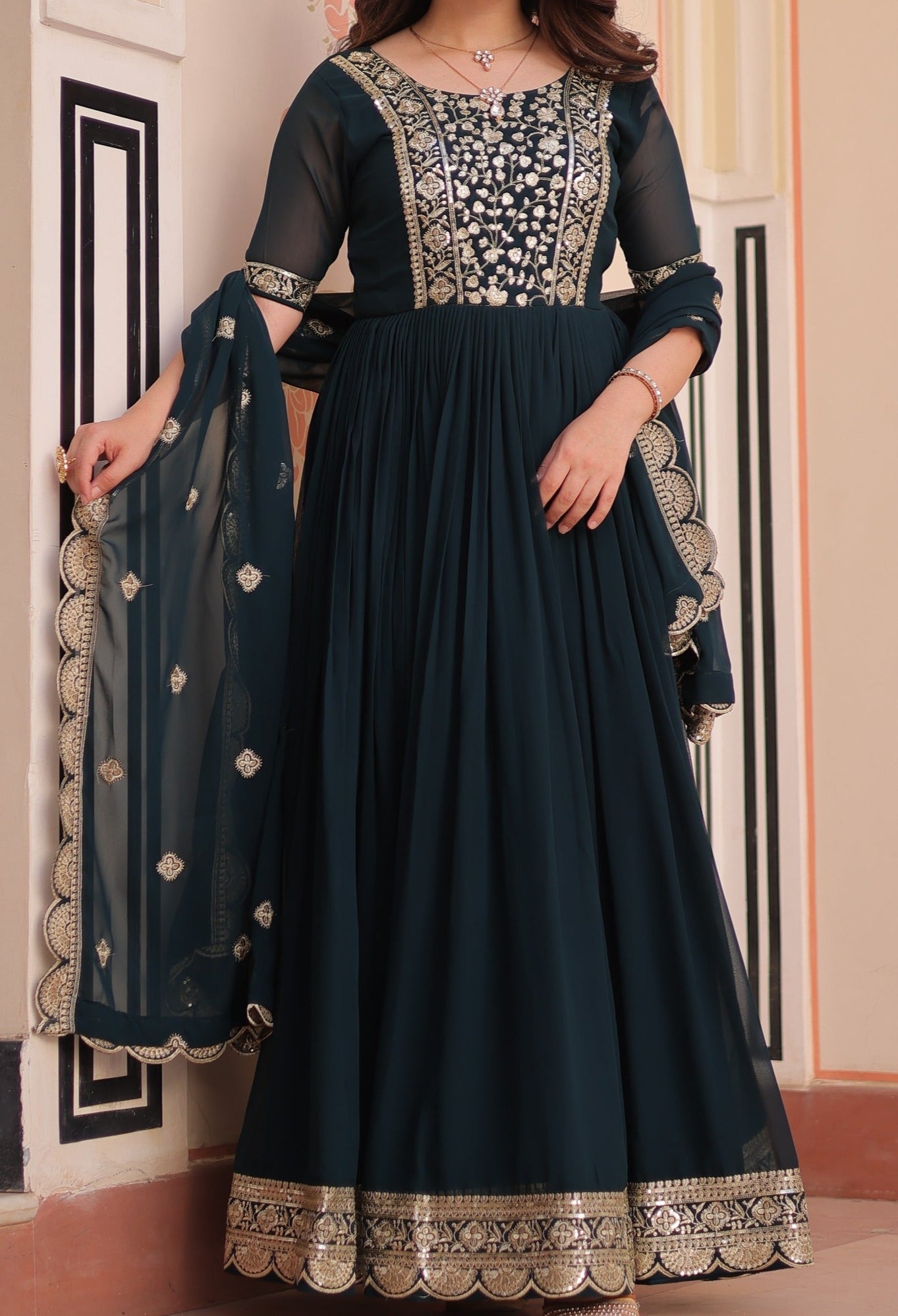 Illume Essence Fancy Silk Gown Set