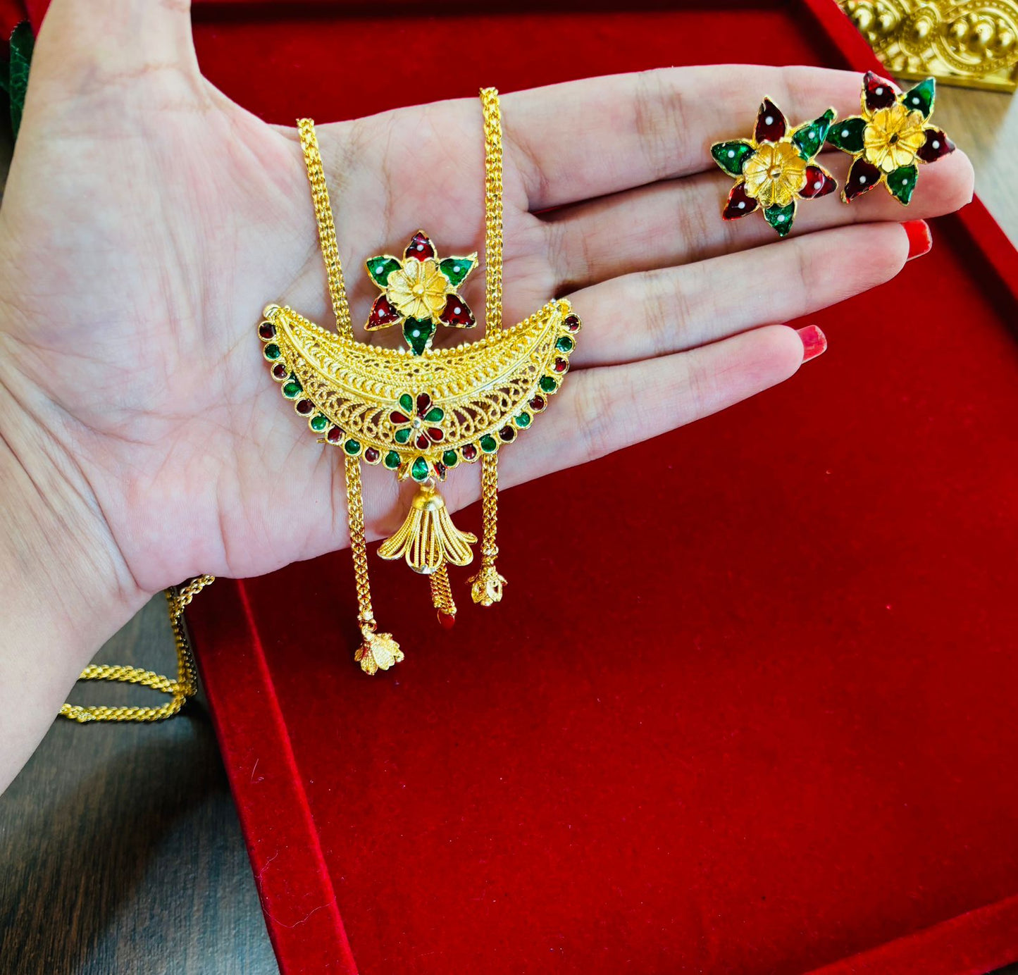Follow The Tradition - Gold Plated Set