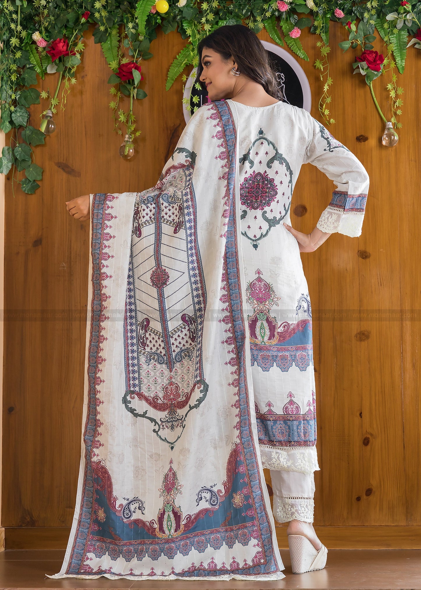 Classic Ivory Pakistani Style Kurti Set