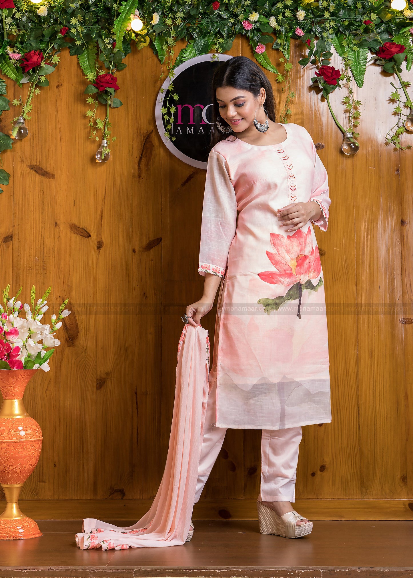 Visual Flow Of Endearing Pink Floral Kurti set