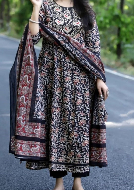 Awe- Inspiring Touch Of  Kalamkari  Print Kurti Set